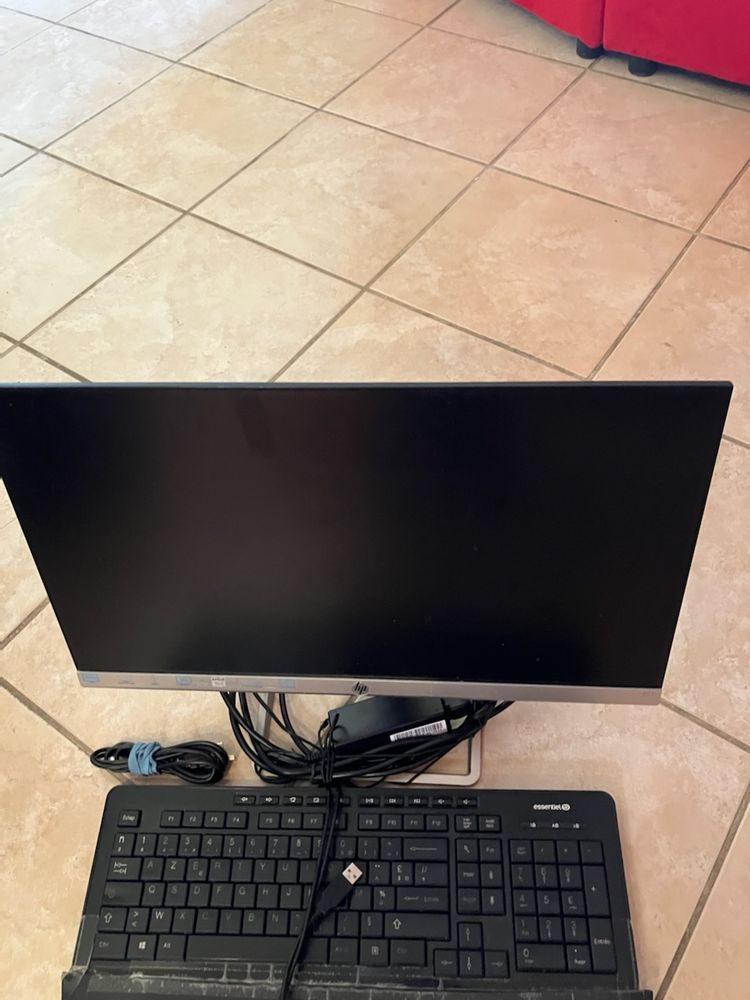 GRAND     ECRAN   D'ORDI   HP  DE   BUREAU 50 Saint-Germain-Lembron (63)