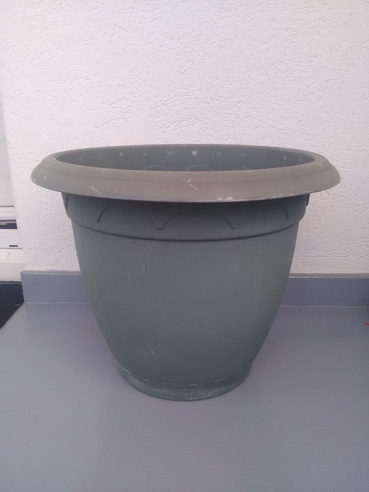 Grand pot fleurs plastique, diam: 41cm 20 Neuilly-Plaisance (93)