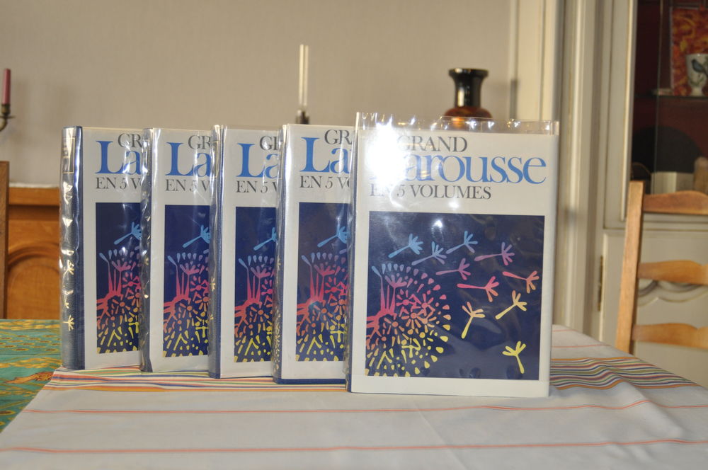 Grand LAROUSSE
50 Farges-l�s-Chalon (71)