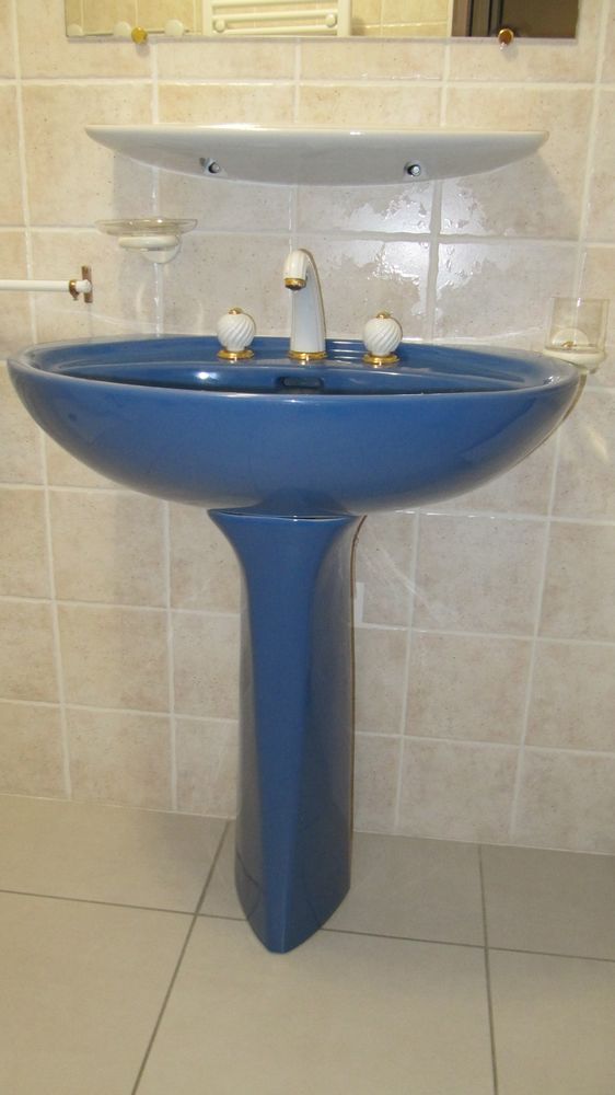 Grand LAVABO colonne c�ramique bleu 70x53 avec robinetterie 80 Th�nes (74)