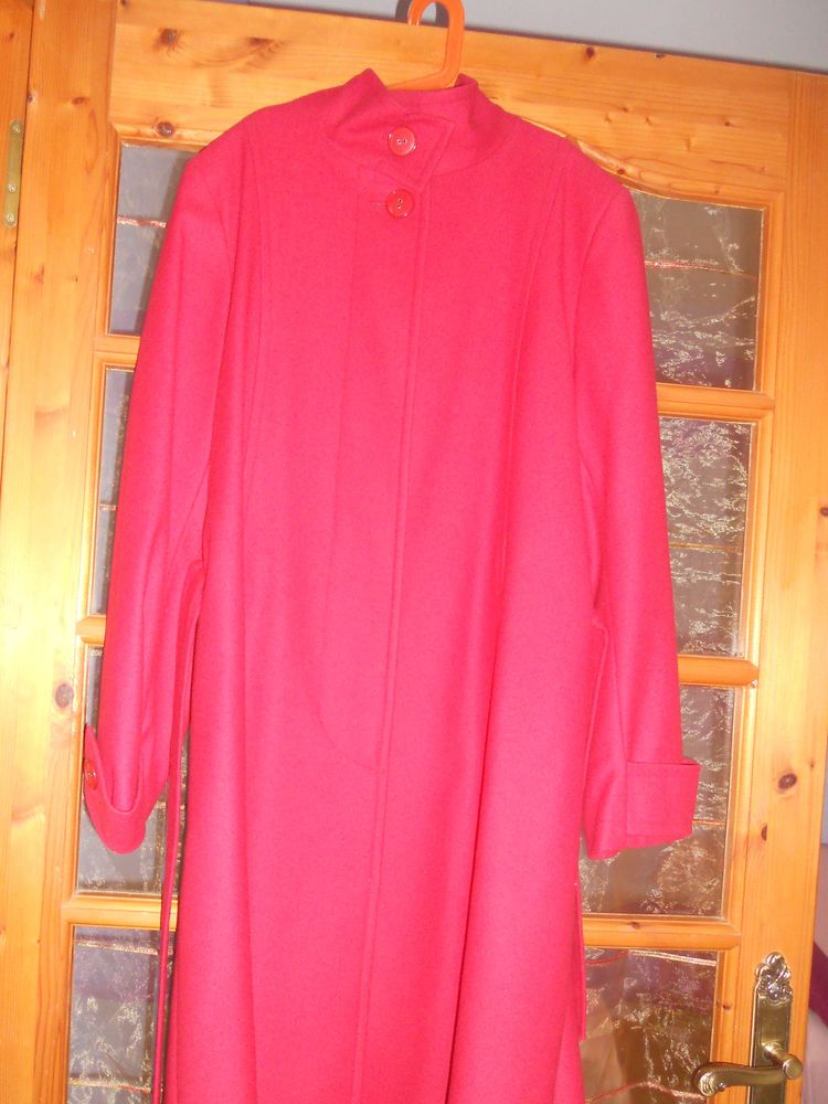 grand manteau rouge t. 46 marque Rhodier 20 Ervy-le-Châtel (10)