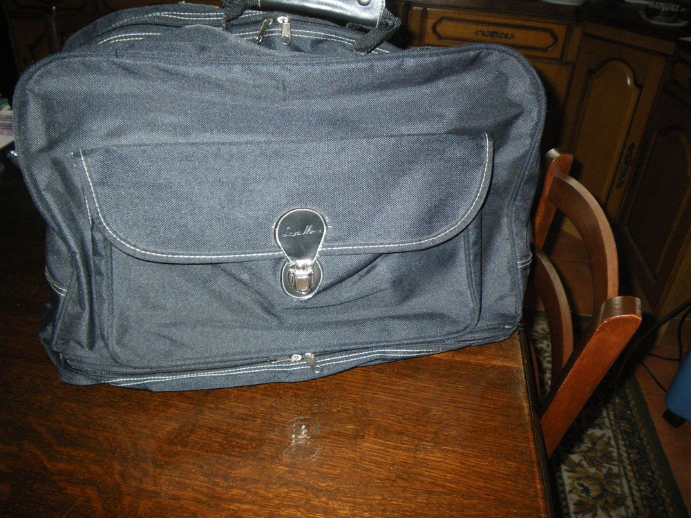 Grand Sac Noir de Voyage Laura Merosi 0 Savigny-en-V�ron (37)