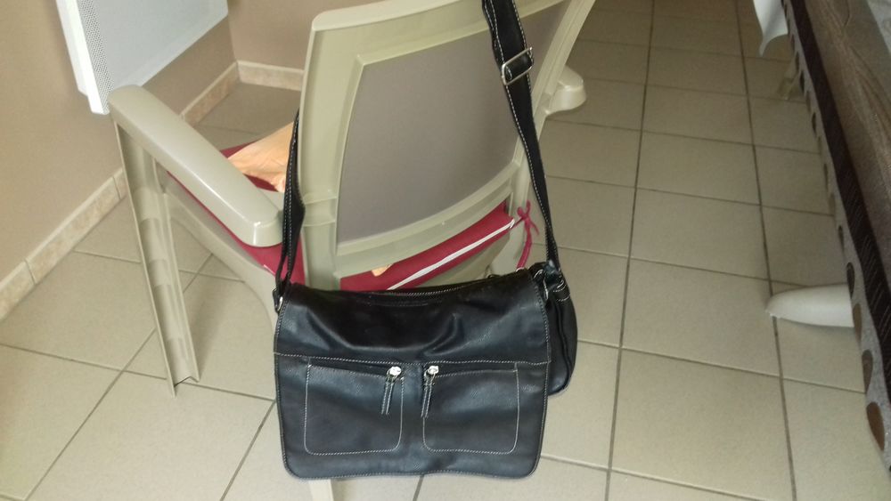 Grand sac noir 5 Meyzieu (69)