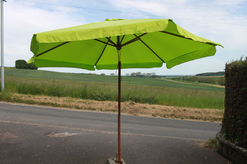 Grand parasol  45 Montigny-Lencoup (77)