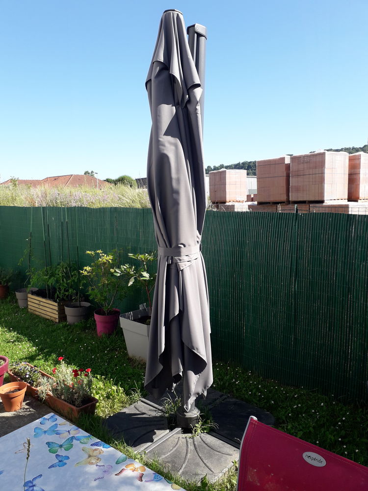 Grand parasol� 250 Lons (64)