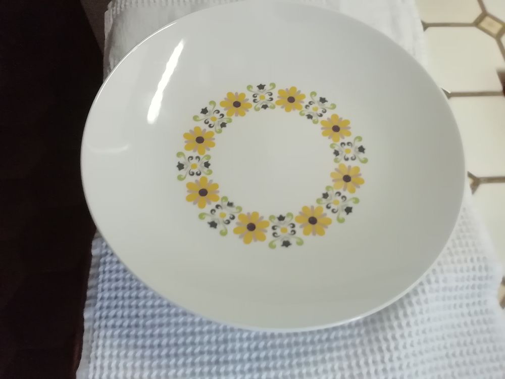 Grand plat porcelaine d�cor� ann�e 1970 20 Noyelles-l�s-Vermelles (62)