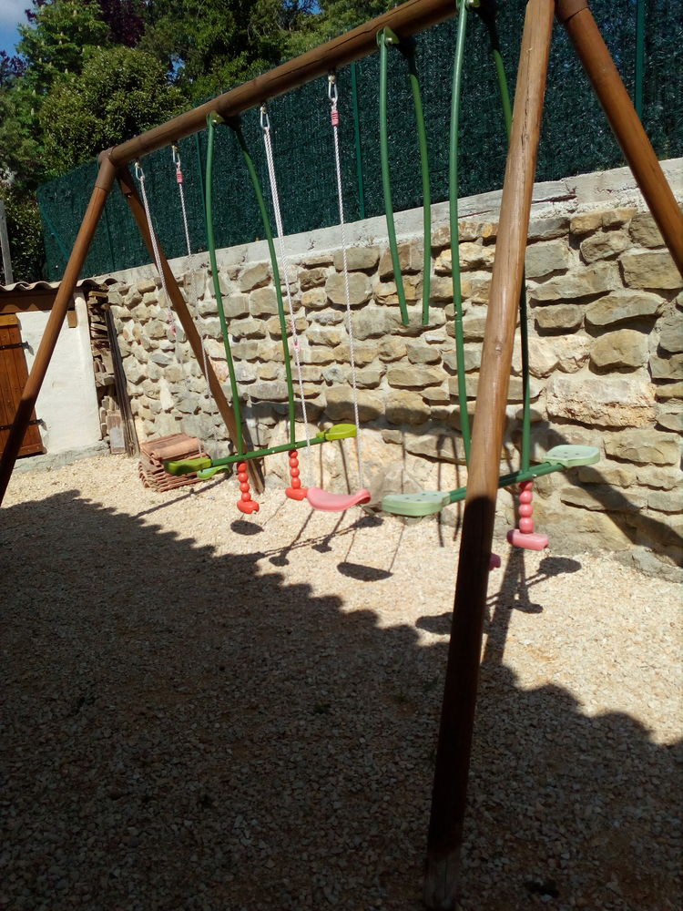 grand portique ,avec 4 agres ,dont trois jamais servis. 0 Saint-Maurice-de-Cazevieille (30)