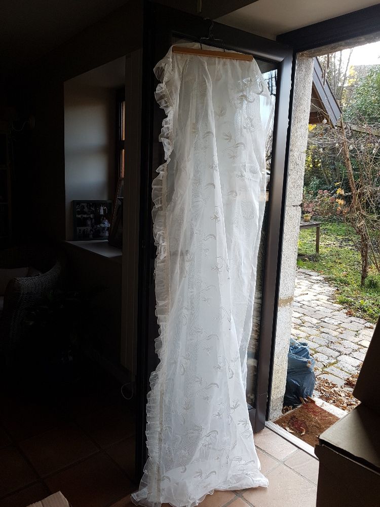 Grand rideau/tissu fin imprim�s blancs avec attache, vintage 8 Mouxy (73)
