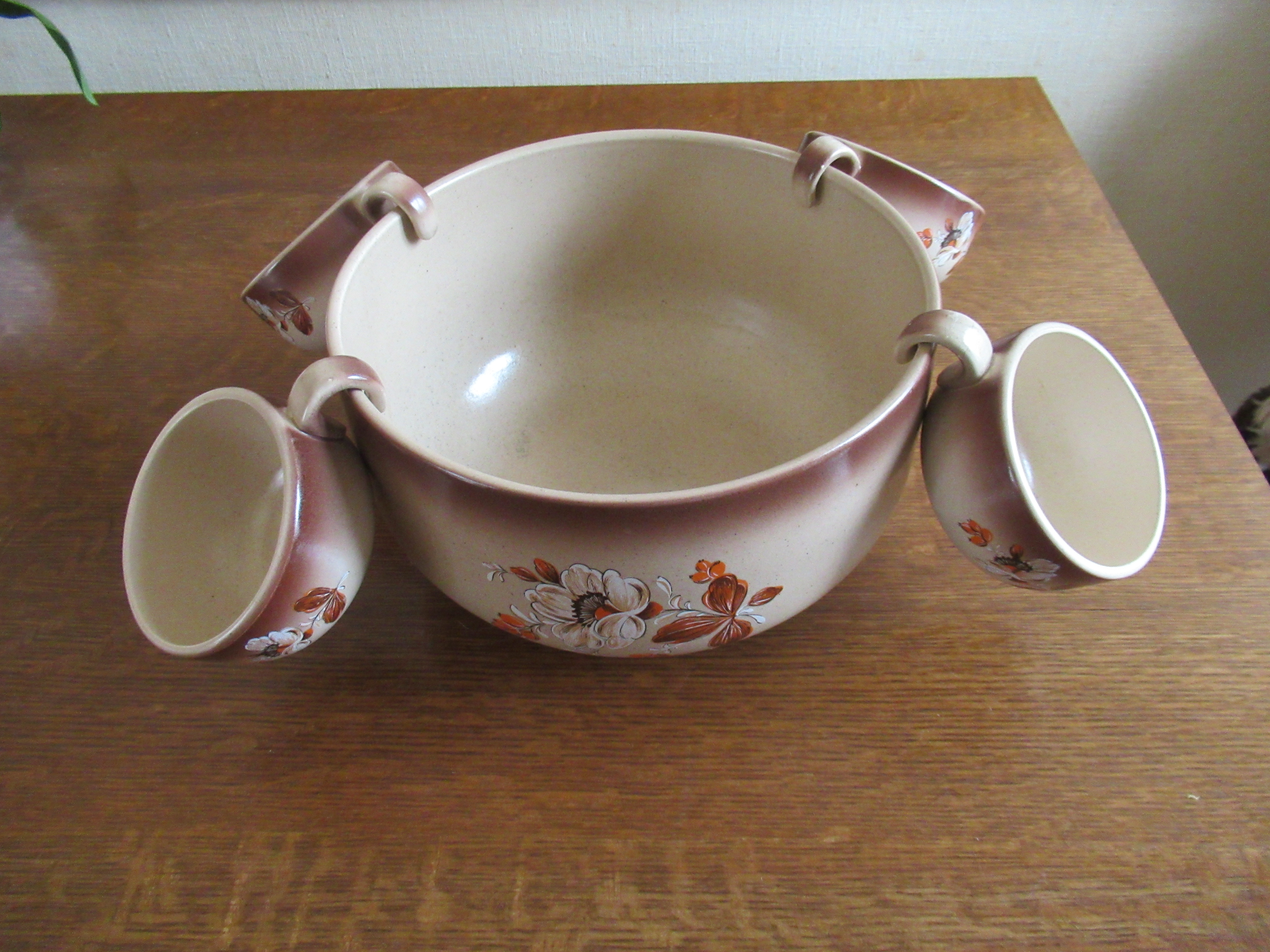 Grand saladier et ses 4 coupes en fa�ence de Saint Amand 20 M�ry-�s-Bois (18)