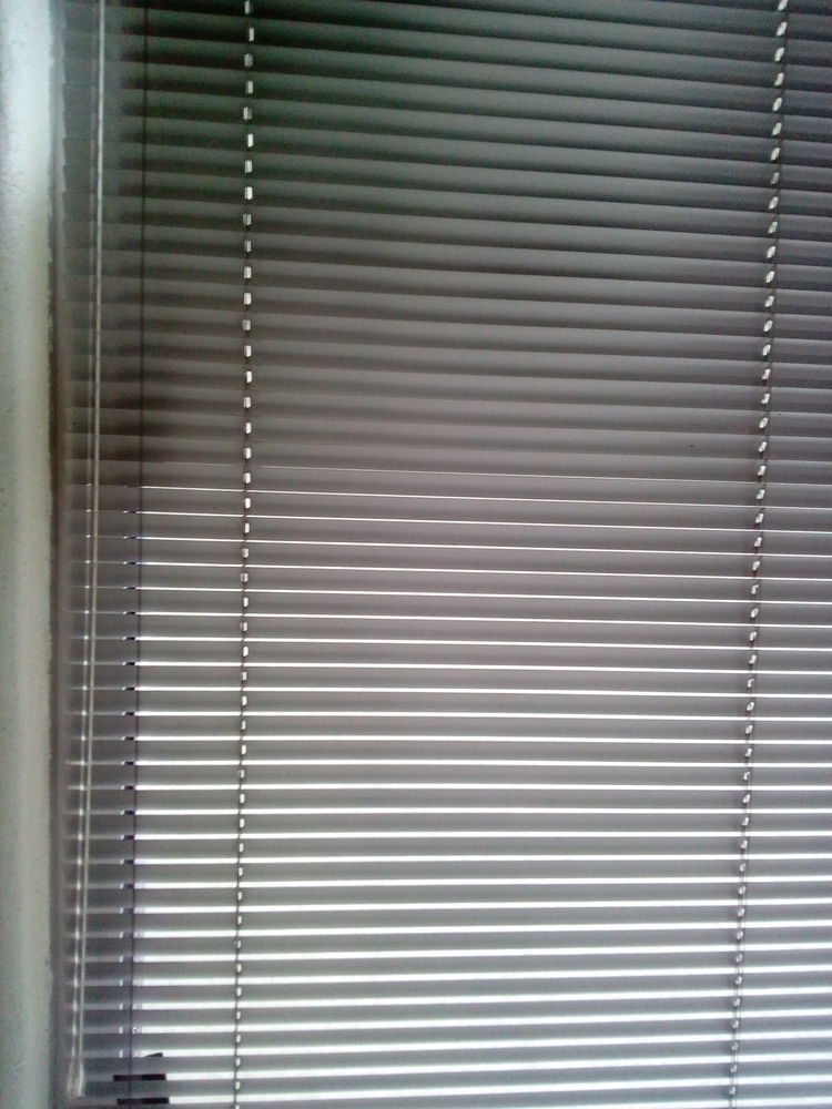 GRAND STORE ALU GRIS VENITIEN 2.70 x 1.70 120 Saint-Priest-sous-Aixe (87)