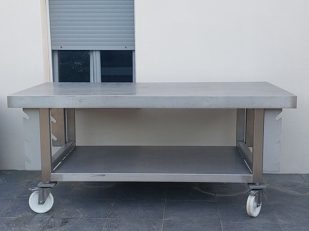 Grand table en inox sur roulettes 1500 La Roche-sur-Yon (85)