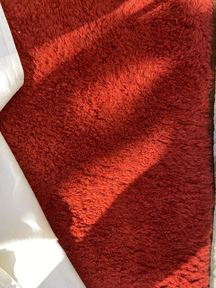 Grand tapis 100% laine  tres joli rouge en ex etat 250 Souillac (46)