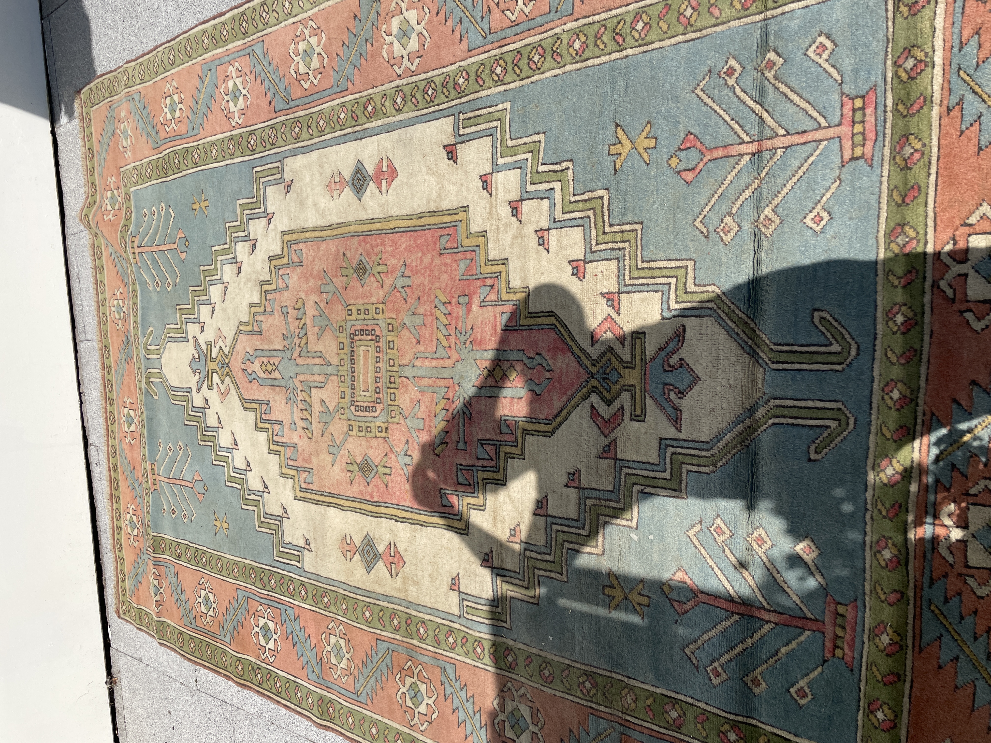 Grand tapis Turquie 
2.94x1.96 fait main 
Bleu rouge beige . 300 Grand-Fort-Philippe (59)