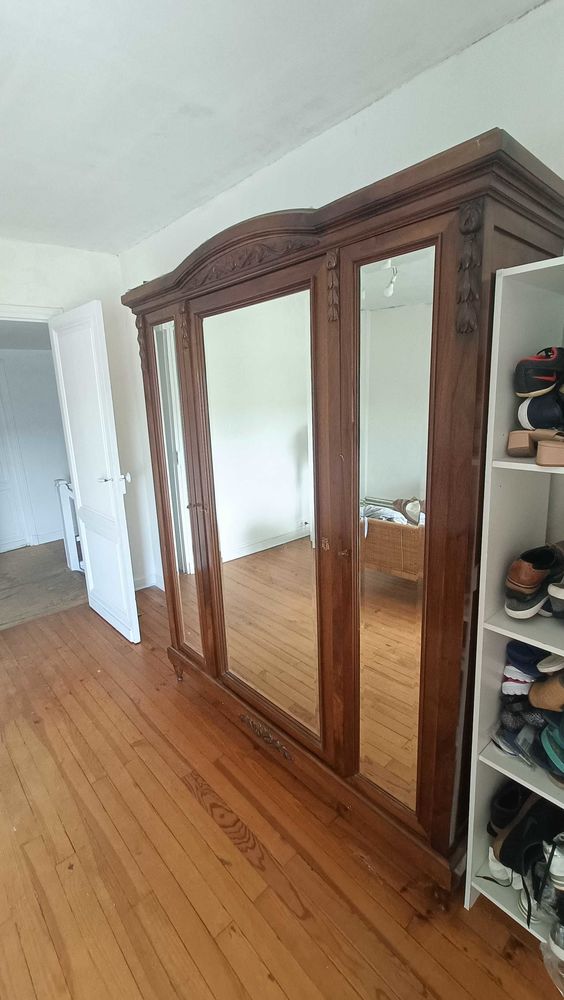 Grande armoire avec miroir et �tag�res 180 Saint-Pardoux-Isaac (47)