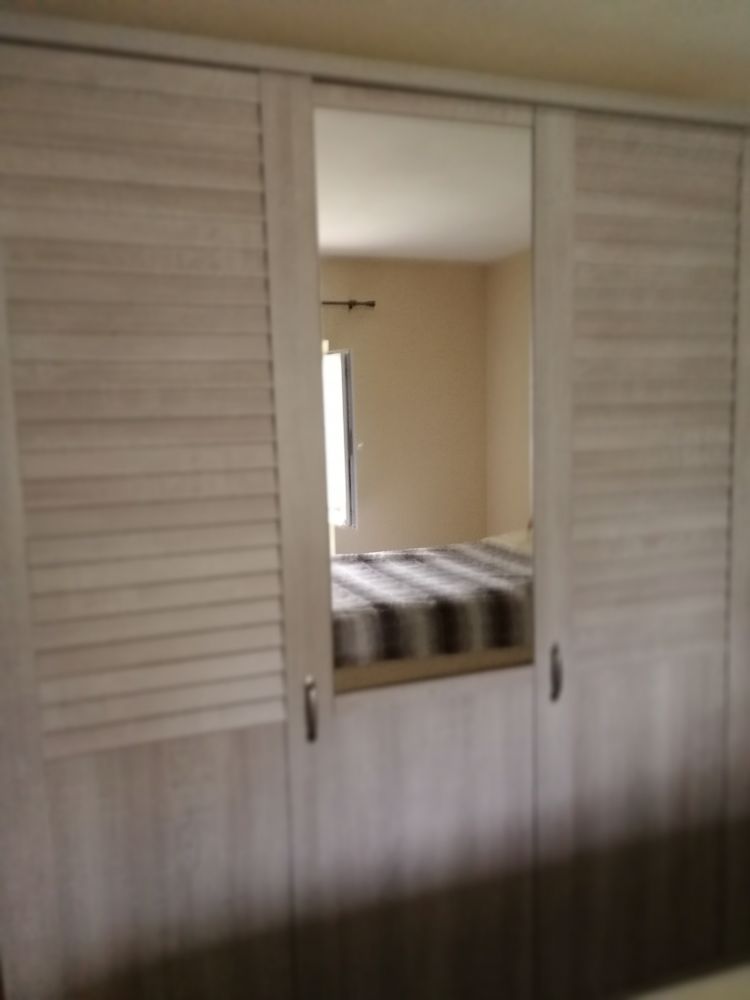 Grande armoire avec miroir TRES avant le 30 /10 360 Saint-Aubin-le-Cloud (79)