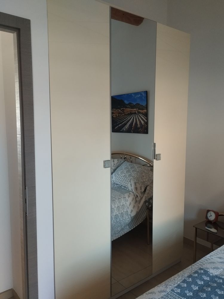 Grande armoire dressing Altea. Marque Alin�a .
Bien �quip�e. 250 Saint-Martin-de-Crau (13)