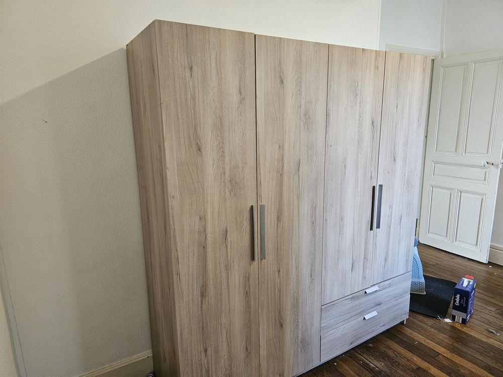d'une grande armoire (�tat neuf) � 50� 50 Nancy (54)