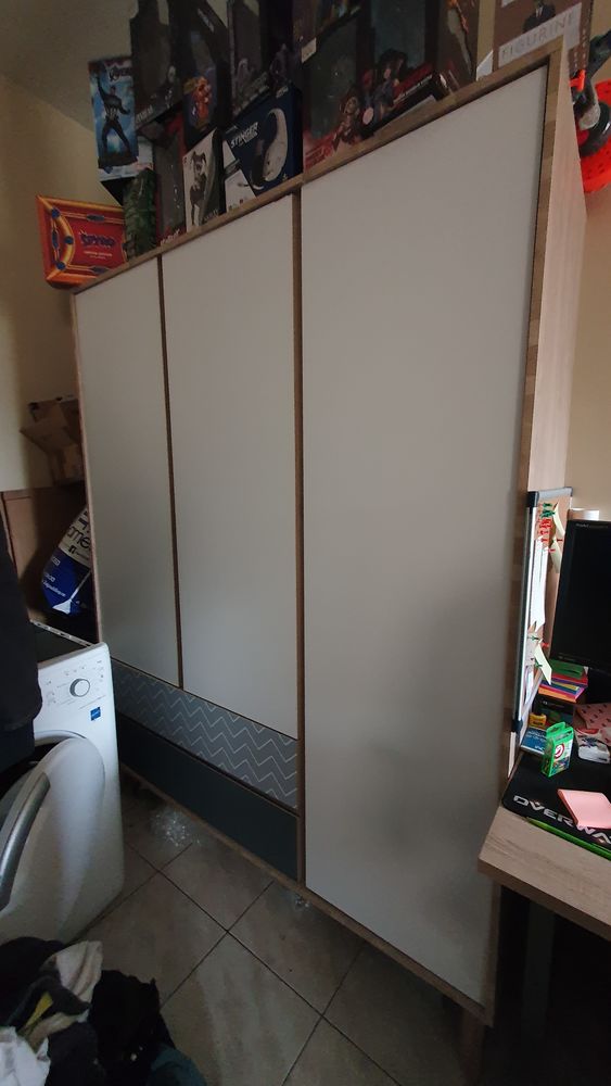 Grande armoire (LARVIK) 200 Vitry-sur-Seine (94)