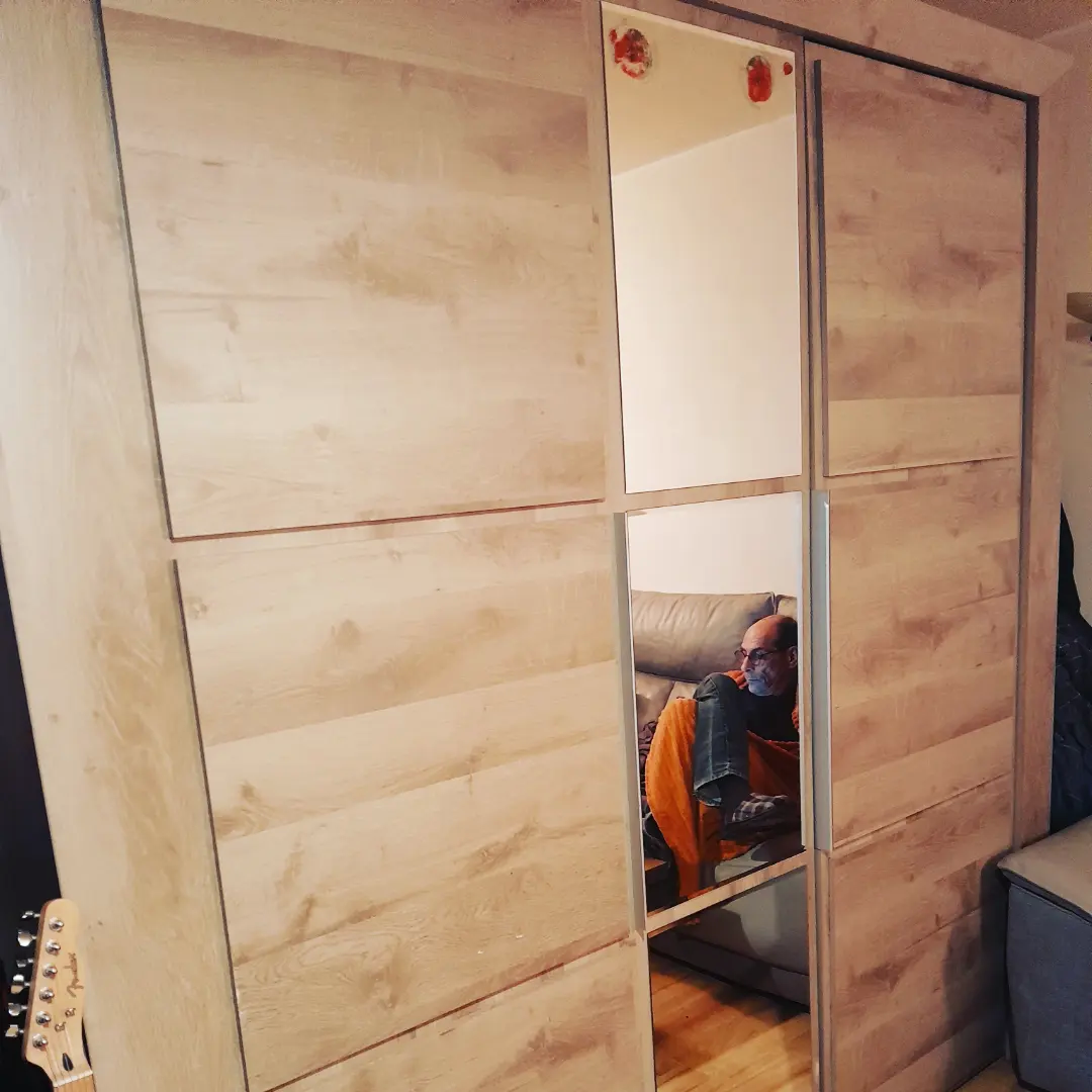 Grande armoire 3 portes vitrage central 590 Annemasse (74)