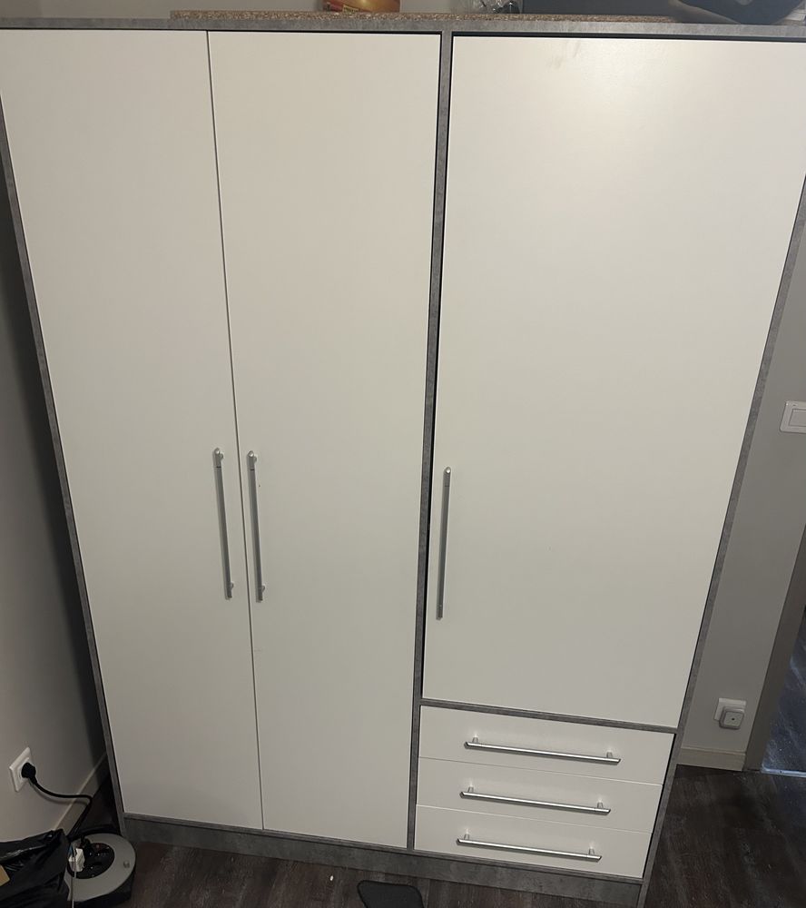 Grande Armoire 
B 145 cm / H 200 cm / T 60 cm 145 Mutzig (67)