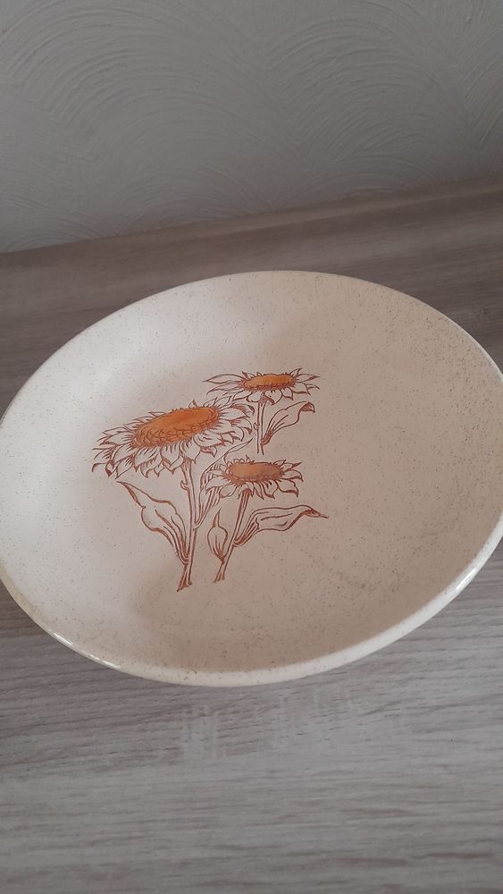 Grande assiette fa�ence cs3 st Amand. Diam�tre  27 cms. 10 Ventabren (13)