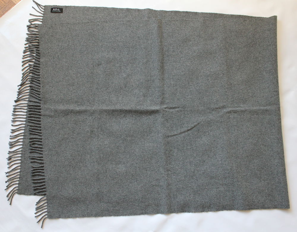 Grande Echarpe Grise APC mixte 40 Issy-les-Moulineaux (92)