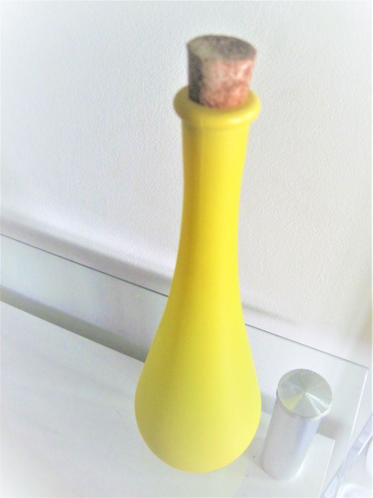 Grande fiole jaune 25 cm avec bouchon, comme neuve 7 Paris 14 (75)