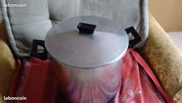 Grande Marmite en Aluminium & Couvercle 30 Enghien-les-Bains (95)