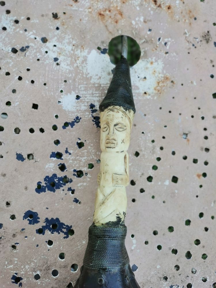 Grande pipe africaine ancienne sculpt� 50 La Farl�de (83)