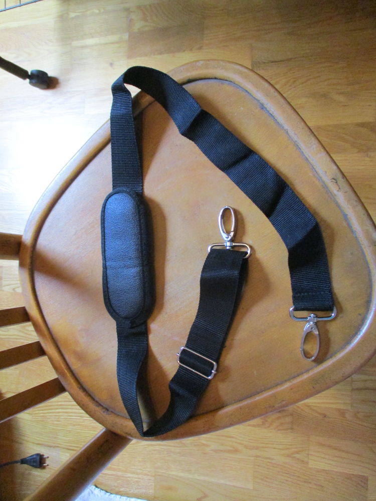 Grande sangle noire longueur totale 1 m 10 
0 M�rignies (59)