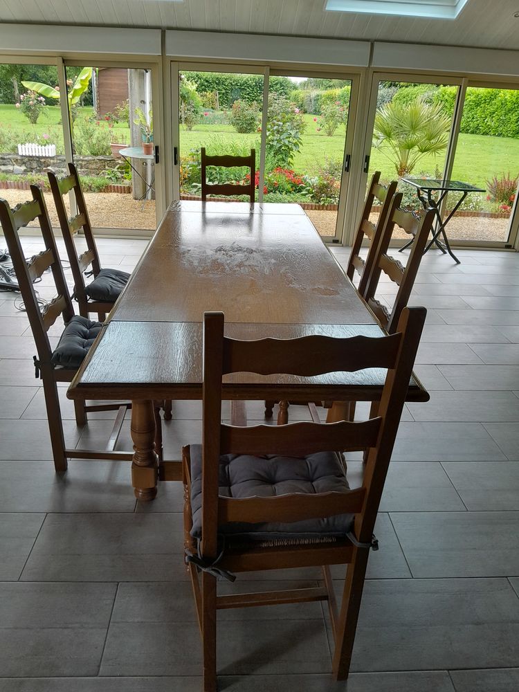 GRANDE TABLE EN BOIS MASSIF 2M15 + 6 CHAISES+VAISSELIER 350 Gennes-sur-Glaize (53)