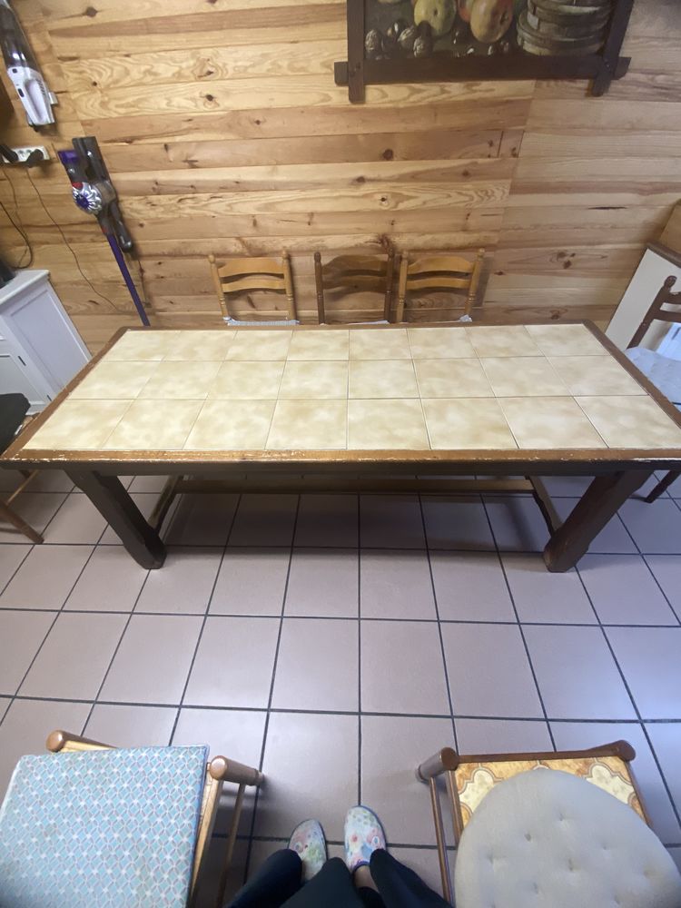 Grande table en bois carrel�e 60 Pont-de-Ch�ruy (38)