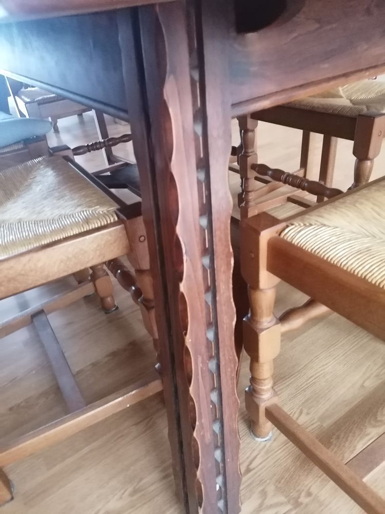 Grande Table en ch�ne fonc� 1.46 X 0.95 m
Bon �tat 50 Outreau (62)