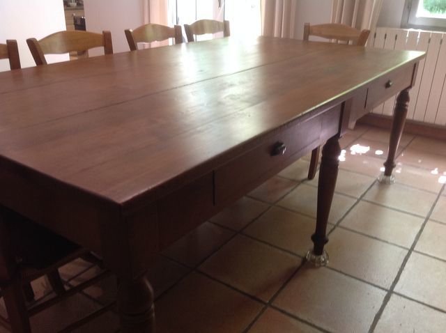 GRANDE TABLE EN NOYER 300 Althen-des-Paluds (84)
