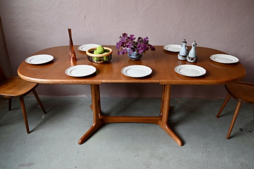 Grande table � repas ovale � rallonges int�gr�es scandinave 980 Wintzenheim (68)