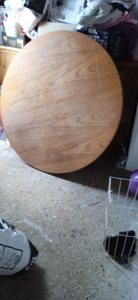 Grande table ronde en noyer 80 Le Theil (61)