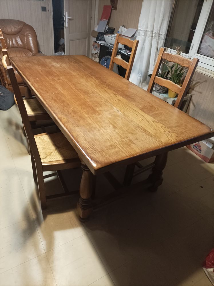 Grande table rustique en ch�ne massif. 600 Massy (91)