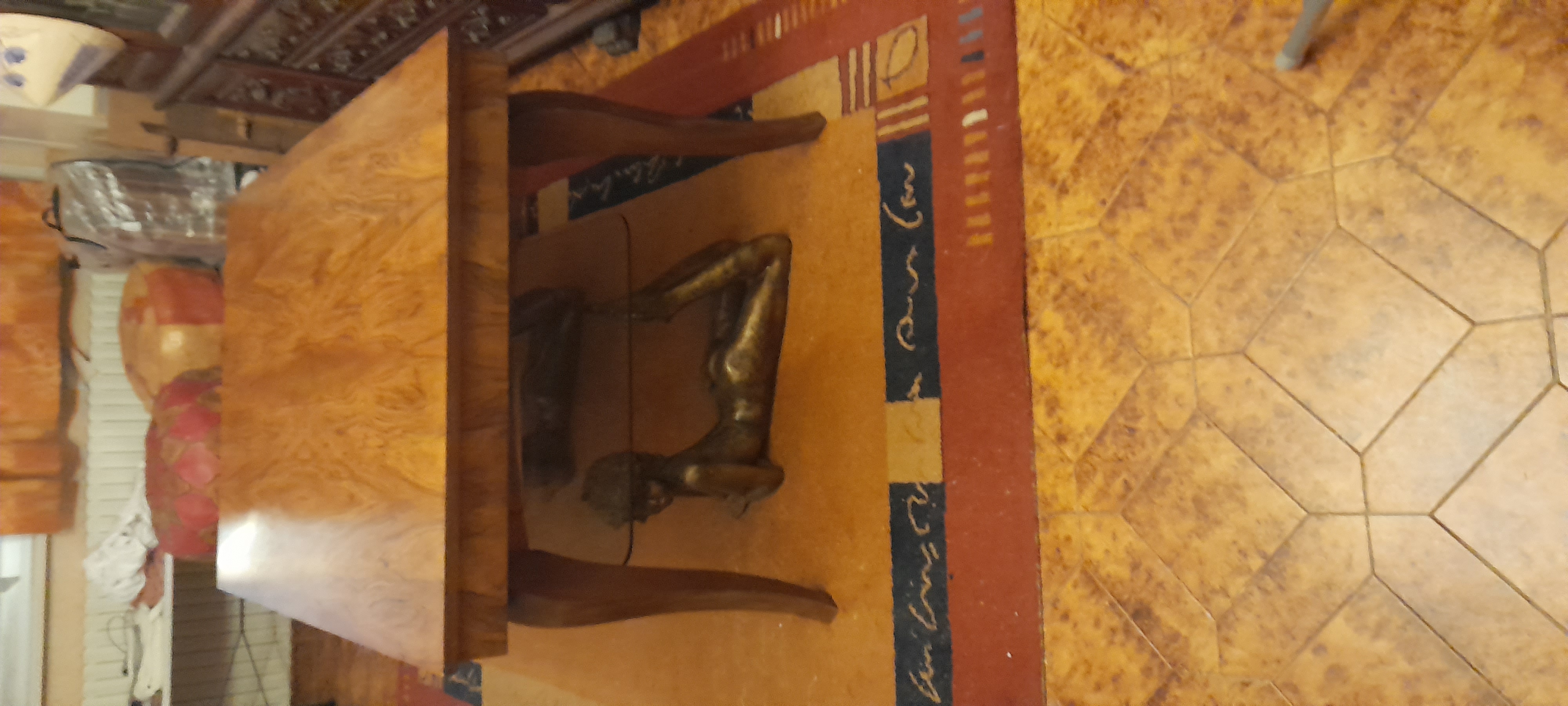 une grande table de salle � manger de 1m50 plus 2 ralonges 
160 Valserh�ne (01)