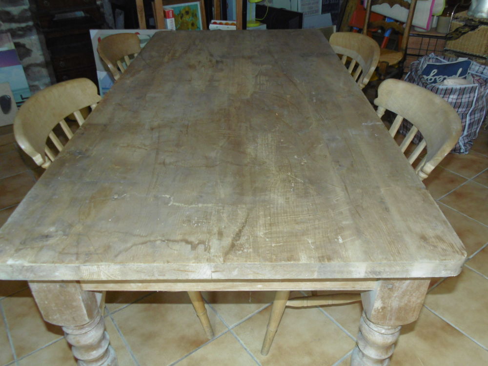 Grande Table sapin avec 4 chaises sapin. 320 Cherrueix (35)