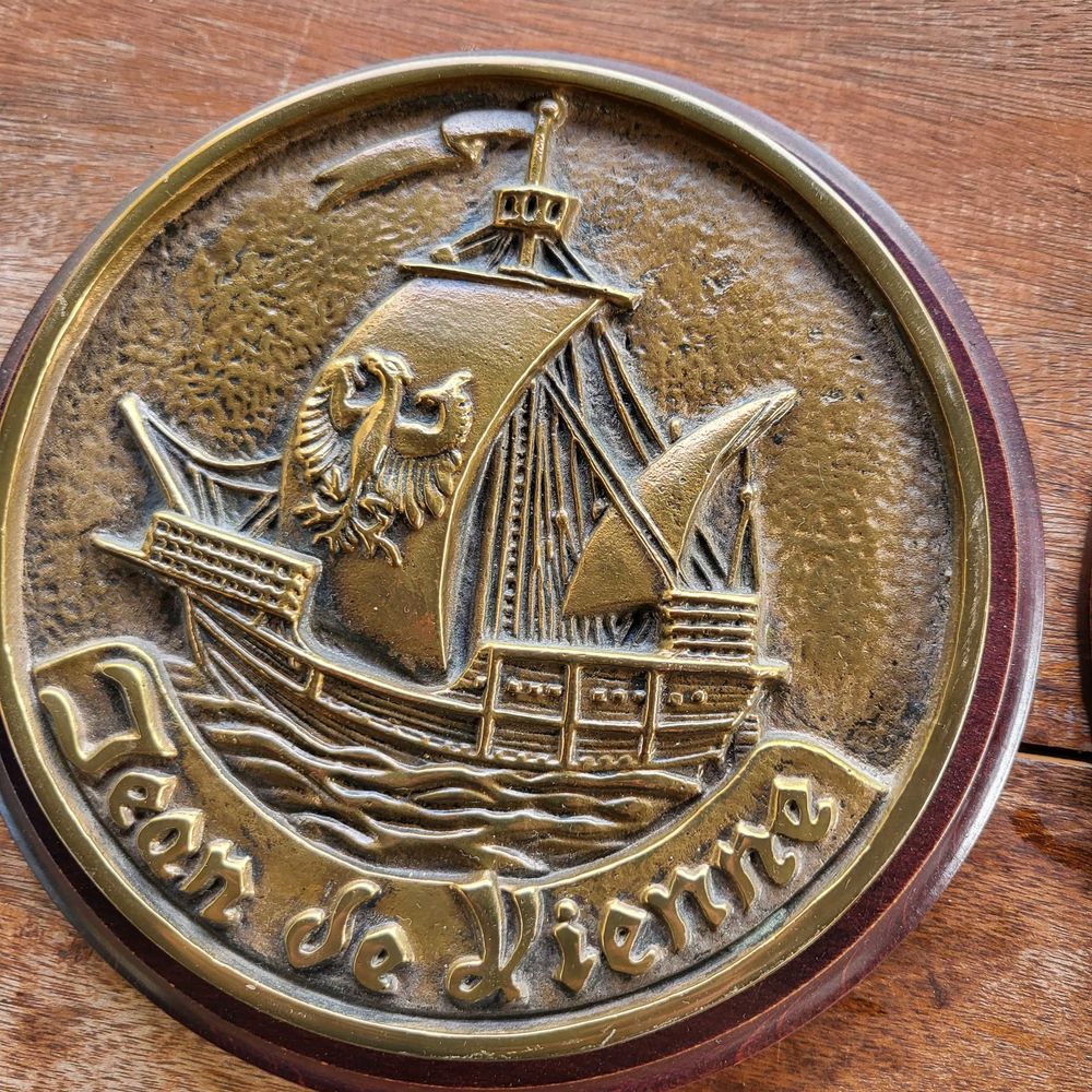 Grande tape de bouche en bronze 50 La Farl�de (83)