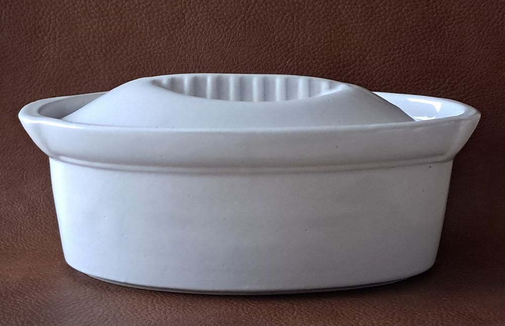 grande terrine en terre cuite �maill�e couleur blanche neuve 10 Carnon Plage (34)