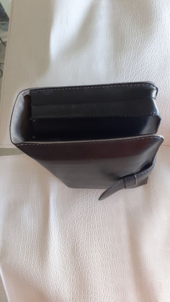 GRANDE TROUSSE NOIR  NEUVE  RENAULT  15 Le Cannet (06)