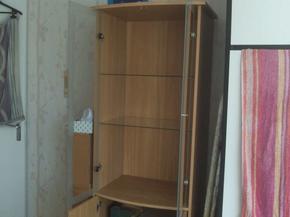 GRANDE VITRINE AVEC PLACARD COMPRIS 40 Saint-�tienne (42)