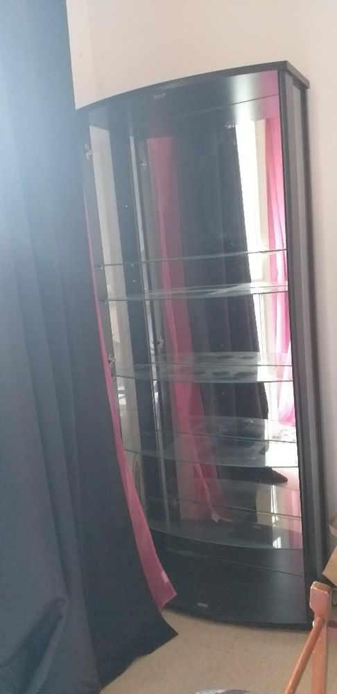 Don d'une grande vitrine de marque conforama 0 Le Chesnay (78)