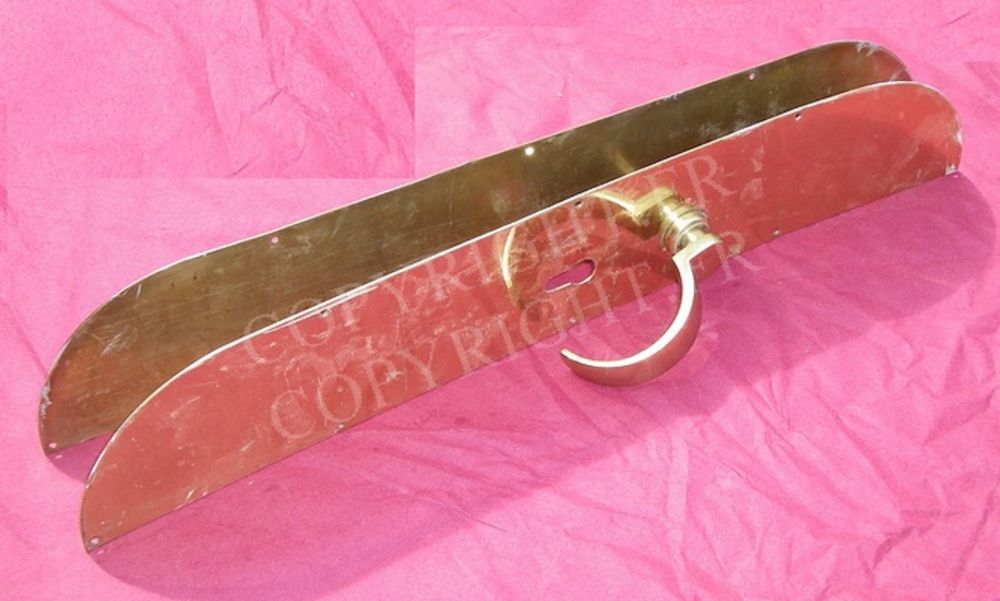 GRANDES PLAQUES DE PROPRET� ANCIENNES EN LAITON AVEC POIGN�E 55 Sergines (89)