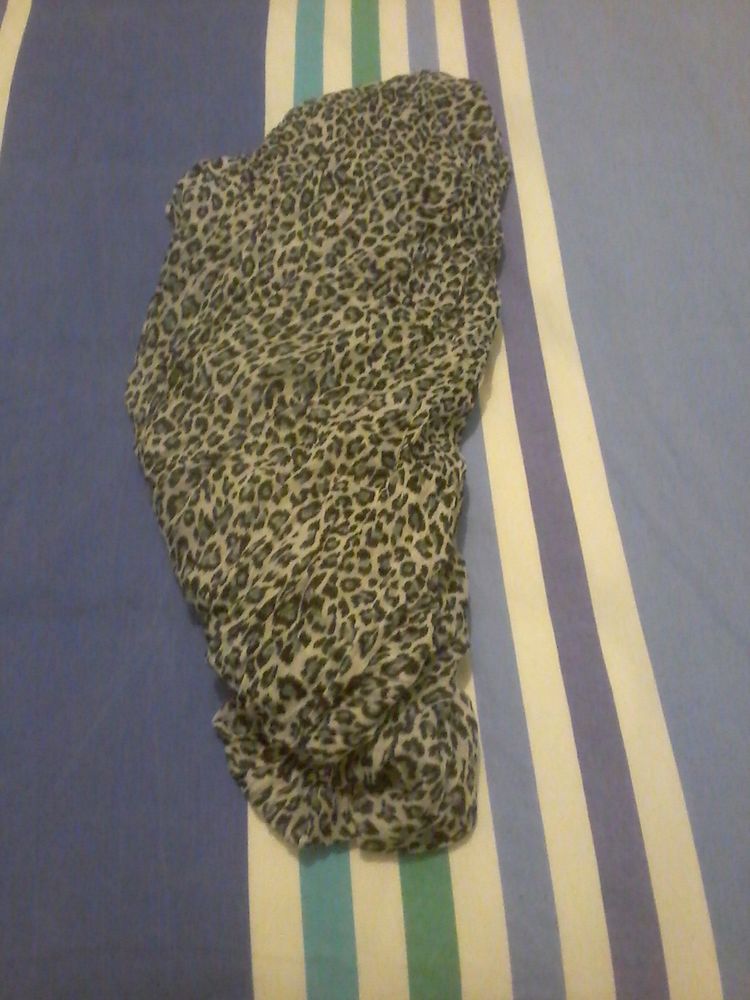 Grands foulards  de qualite neuf pour offrir 10 Tourcoing (59)