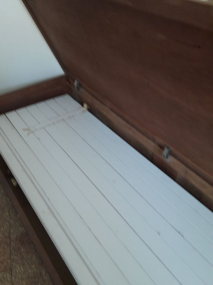 grands volets en bois anciens 0 Port-Saint-Louis-du-Rh�ne (13)