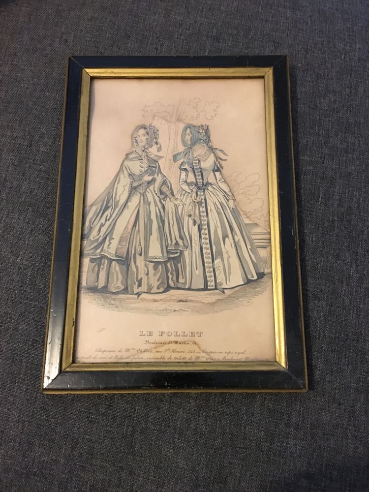 Grave de mode Le Follet encadrement d �poque. 45 Valence (26)