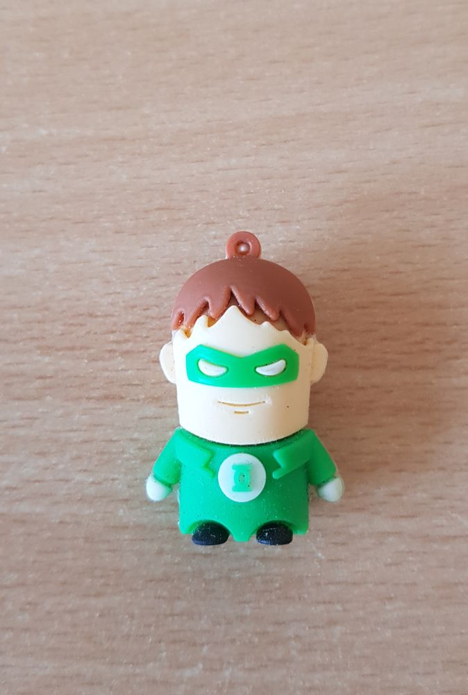 Cl� usb 8 go green hornet 
Marvel comics 
5 Carnon Plage (34)