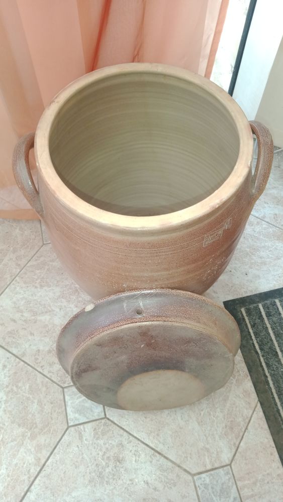 pot en gr�s avec couvercle 40 Latrecey-Ormoy-sur-Aube (52)